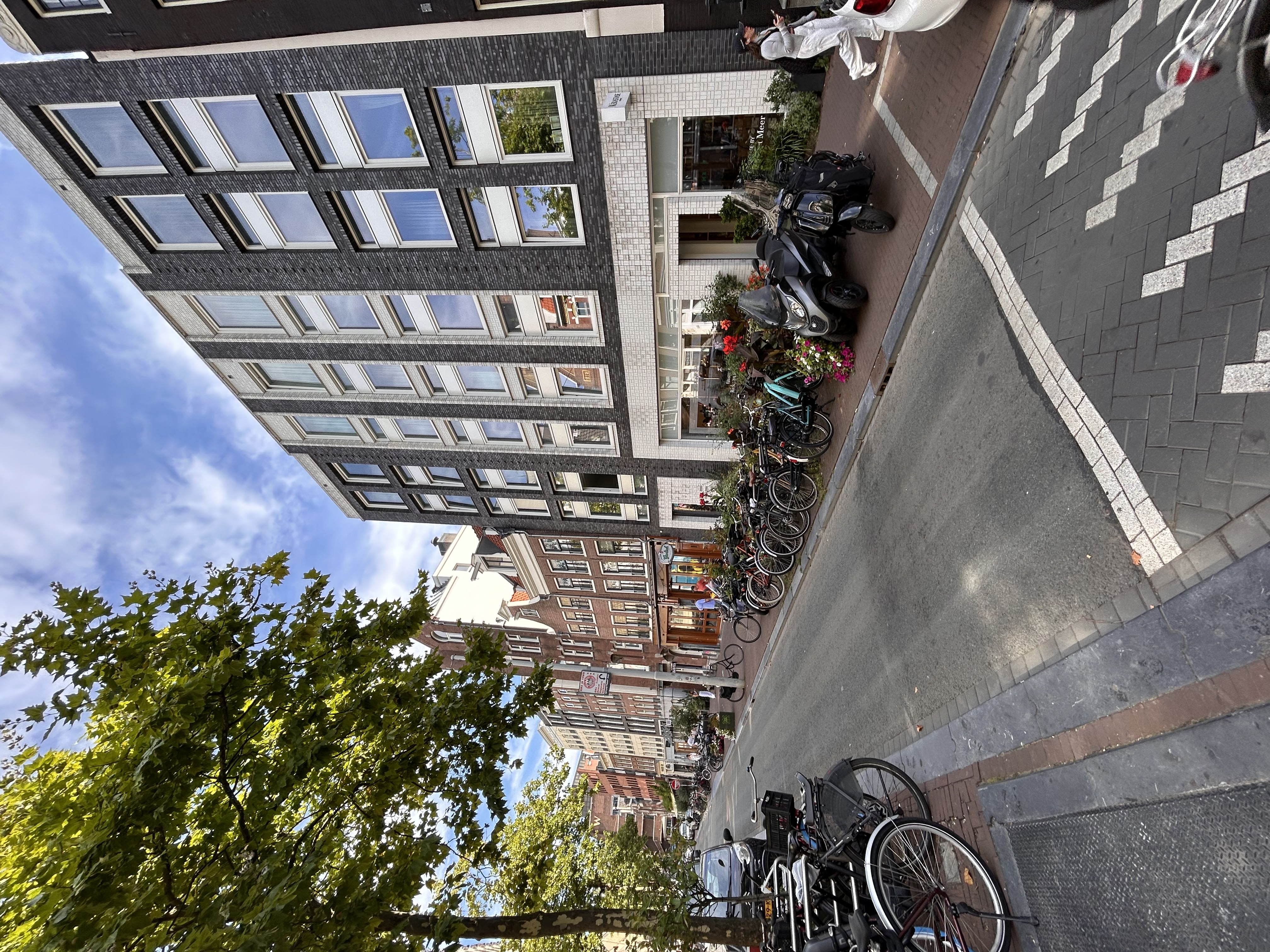 De Keizer Amsterdam - Historic Amsterdam street with modern integration